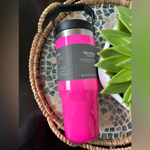Stanley NEON PINK 30oz Fliptop IceFlow Tumbler NWT - Picture 2 of 2